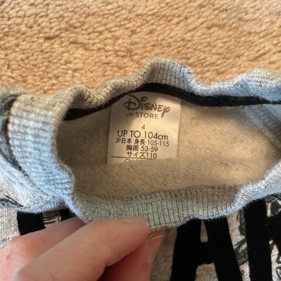 Star Wars size 4 bb8 sweatshirt - Picture 2 of 3